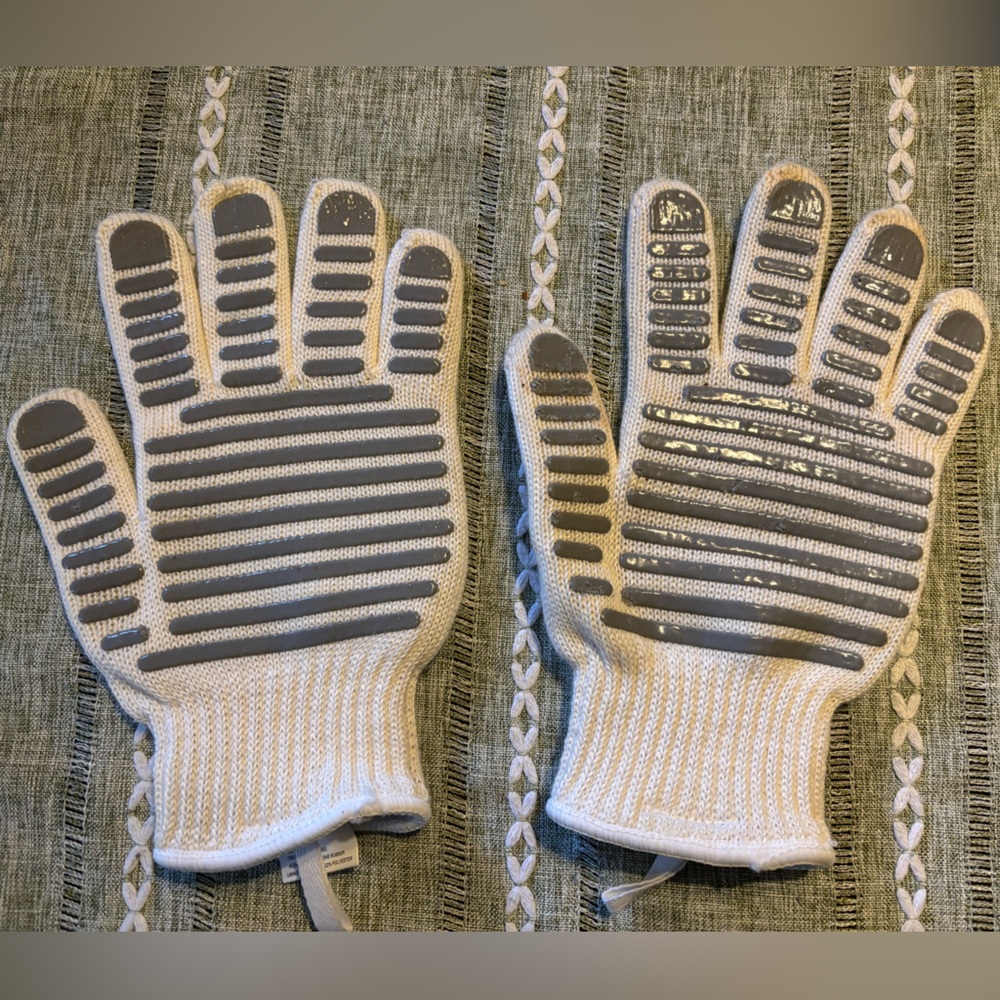 Huntington Home Oven Gloves